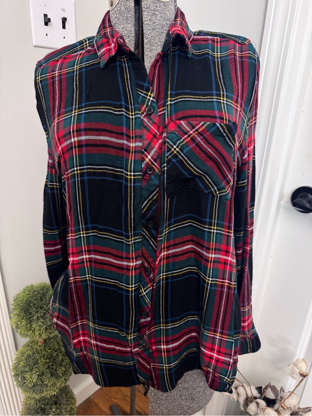 Women’s Beach Lunch Lounge Plaid Button-Front Shirt - Black & Red Medium